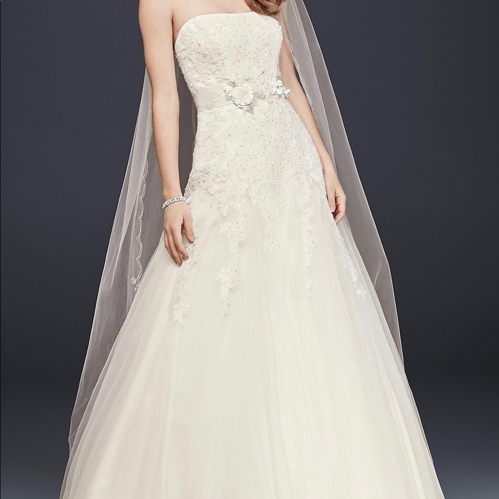 A-line strapless tulle wedding dress - size 10